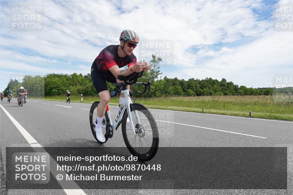 21.06.2026 - Viking Triathlon Michael Burmester http://msf.ph/oto/9870448 21.06.2026 12:11:18 Radfahren 76, 87, 111, 114, 154, 186, 250, 265, 291, 355, 356, 392, 433, 447, 454, 464, 552, 557, 579, 627, 655 meine-sportfotos.de