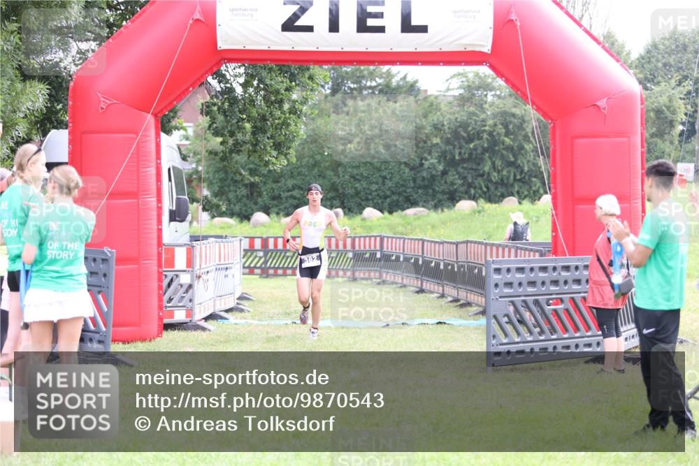 21.06.2026 - 29. Vierlanden-Triathlon Andreas Tolksdorf http://msf.ph/oto/9870543 21.06.2026 10:52:13 Ziel  meine-sportfotos.de