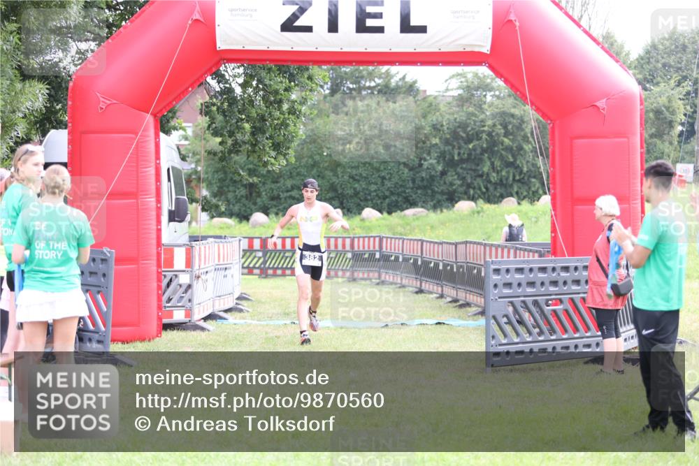 21.06.2026 - 29. Vierlanden-Triathlon Andreas Tolksdorf http://msf.ph/oto/9870560 21.06.2026 10:52:13 Ziel  meine-sportfotos.de