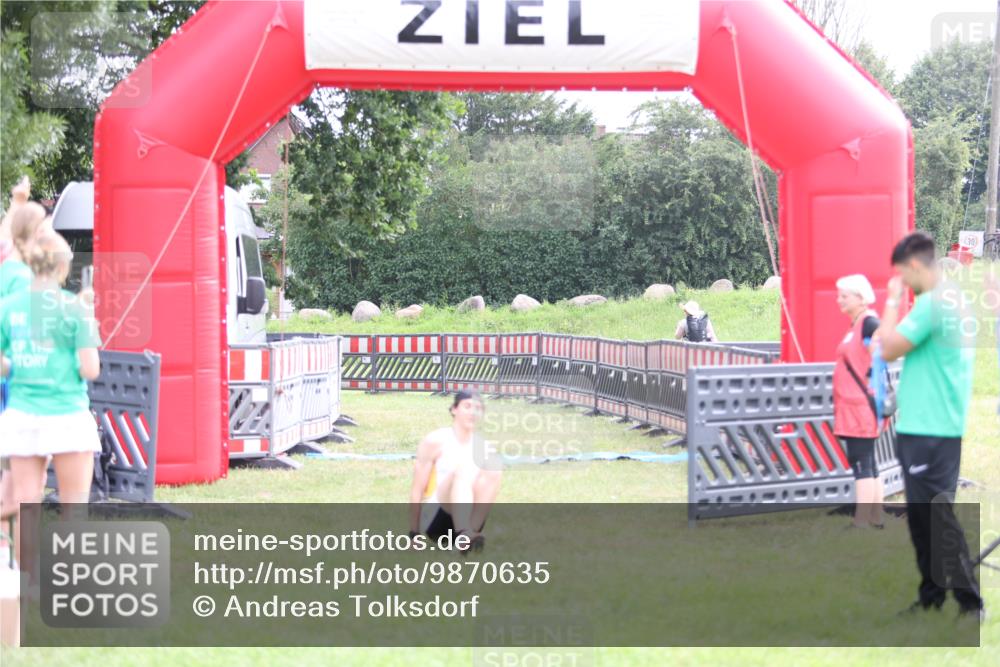21.06.2026 - 29. Vierlanden-Triathlon Andreas Tolksdorf http://msf.ph/oto/9870635 21.06.2026 10:52:15 Ziel  meine-sportfotos.de