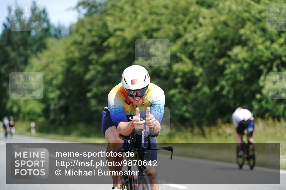 21.06.2026 - Viking Triathlon Michael Burmester http://msf.ph/oto/9870642 21.06.2026 12:35:34 Radfahren 14, 37, 153, 153, 245, 335, 377, 486, 511, 521, 562 meine-sportfotos.de