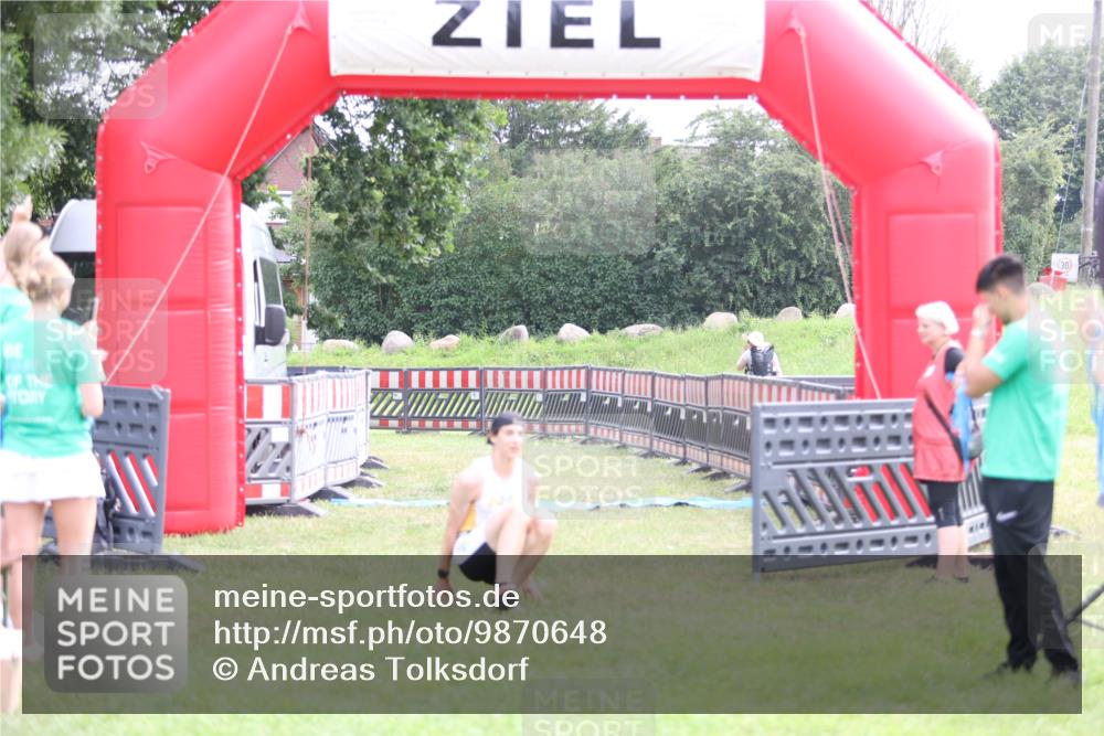 21.06.2026 - 29. Vierlanden-Triathlon Andreas Tolksdorf http://msf.ph/oto/9870648 21.06.2026 10:52:15 Ziel  meine-sportfotos.de