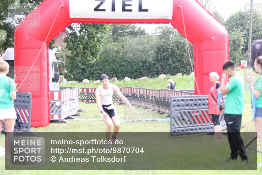 21.06.2026 - 29. Vierlanden-Triathlon Andreas Tolksdorf http://msf.ph/oto/9870704 21.06.2026 10:52:15 Ziel  meine-sportfotos.de