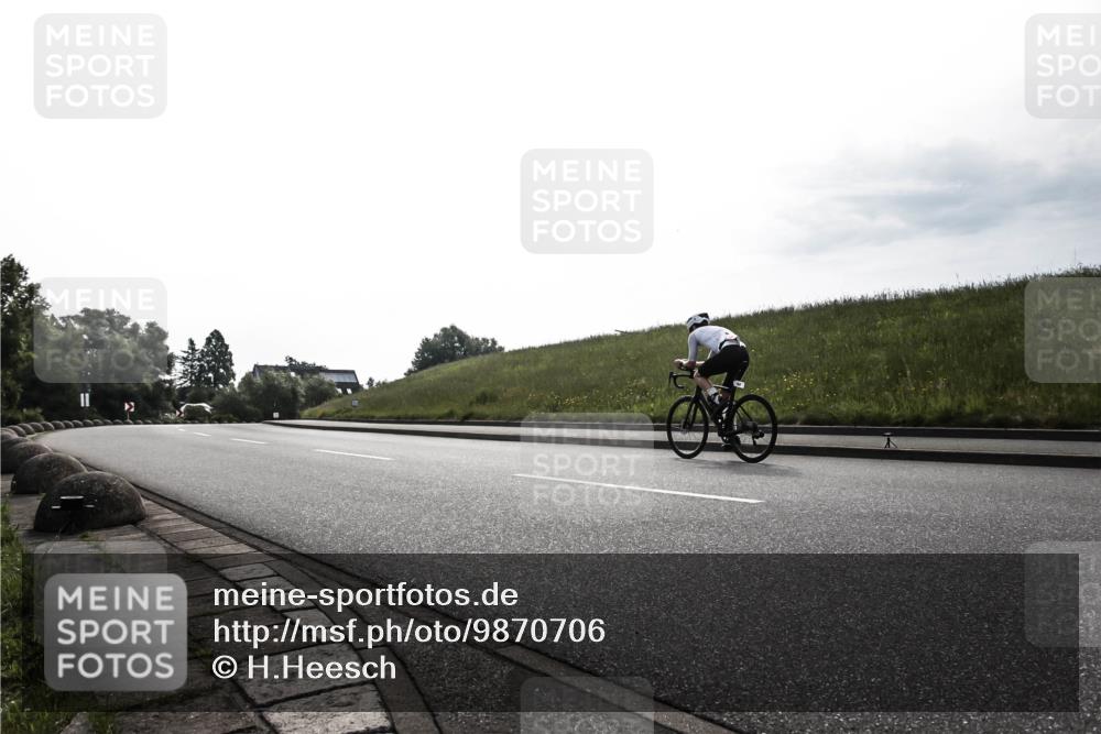 21.06.2026 - 29. Vierlanden-Triathlon H.Heesch http://msf.ph/oto/9870706 21.06.2026 09:15:58 Radfahren 128, 145 meine-sportfotos.de
