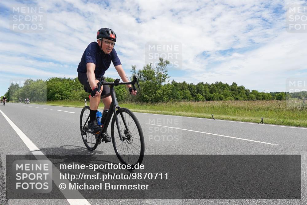 21.06.2026 - Viking Triathlon Michael Burmester http://msf.ph/oto/9870711 21.06.2026 12:13:15 Radfahren 1, 4, 14, 18, 92, 107, 117, 122, 131, 151, 175, 207, 296, 346, 376, 432, 450, 486, 487, 506, 559, 574, 637, 664 meine-sportfotos.de