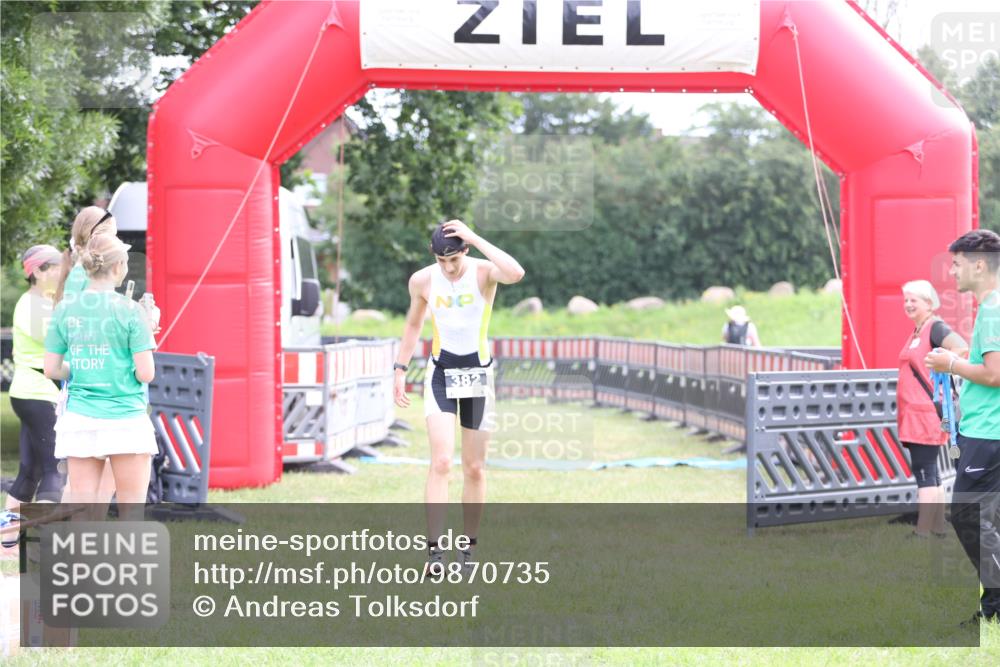 21.06.2026 - 29. Vierlanden-Triathlon Andreas Tolksdorf http://msf.ph/oto/9870735 21.06.2026 10:52:16 Ziel  meine-sportfotos.de
