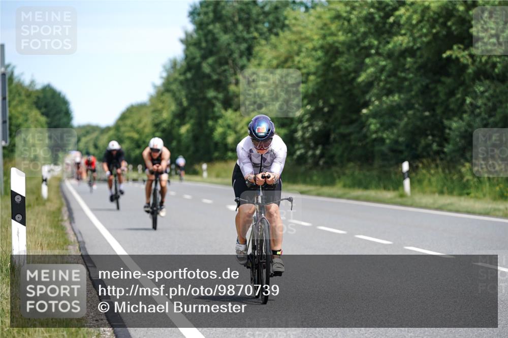 21.06.2026 - Viking Triathlon Michael Burmester http://msf.ph/oto/9870739 21.06.2026 12:36:04 Radfahren 22, 37, 106, 354, 363, 427, 449, 458, 539, 637, 667 meine-sportfotos.de