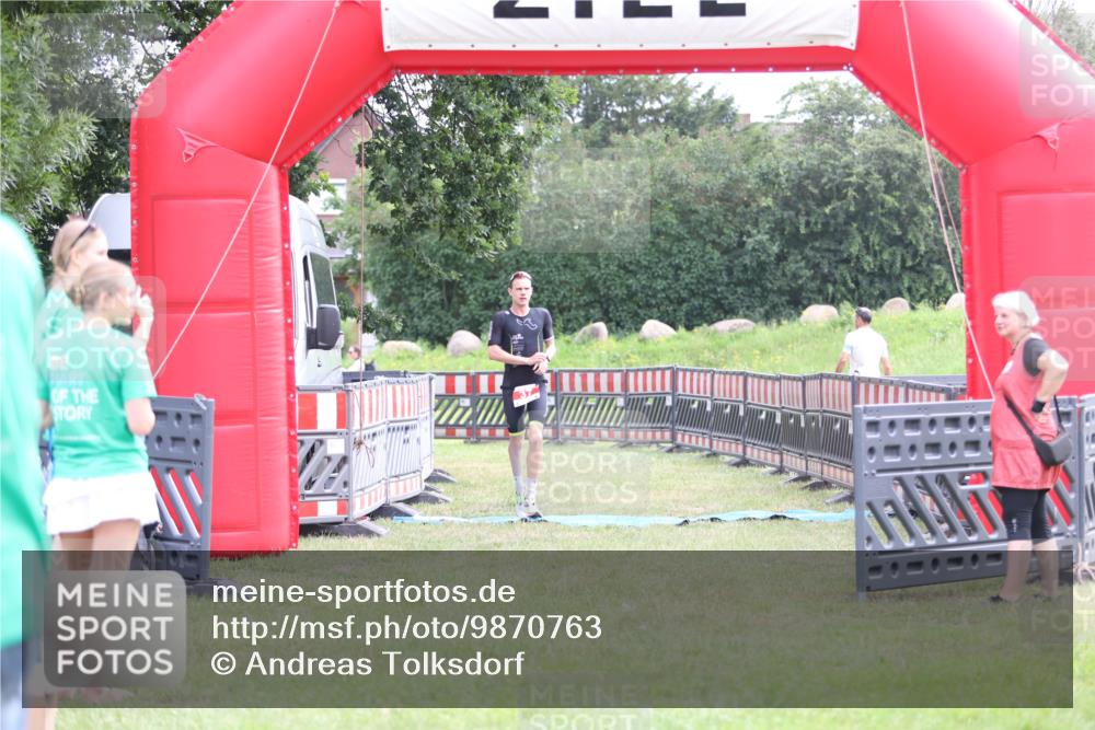 21.06.2026 - 29. Vierlanden-Triathlon Andreas Tolksdorf http://msf.ph/oto/9870763 21.06.2026 10:53:10 Ziel 37, 37 meine-sportfotos.de