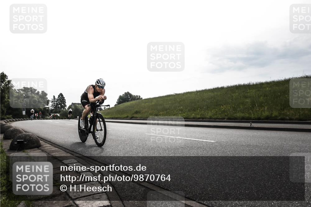 21.06.2026 - 29. Vierlanden-Triathlon H.Heesch http://msf.ph/oto/9870764 21.06.2026 09:17:28 Radfahren 3, 127, 202 meine-sportfotos.de