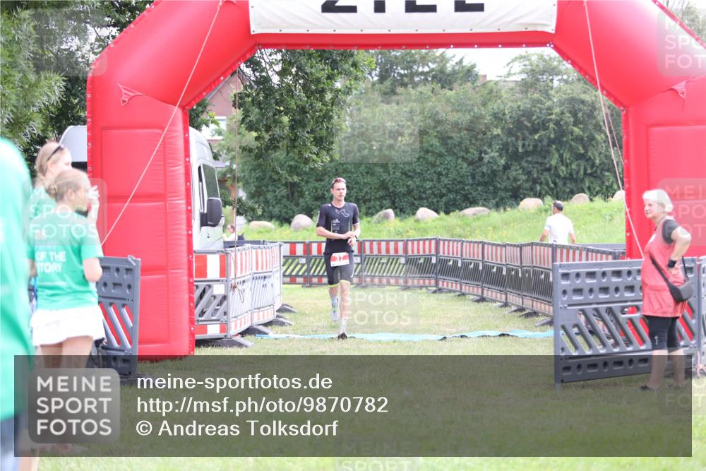 21.06.2026 - 29. Vierlanden-Triathlon Andreas Tolksdorf http://msf.ph/oto/9870782 21.06.2026 10:53:11 Ziel 37, 37 meine-sportfotos.de