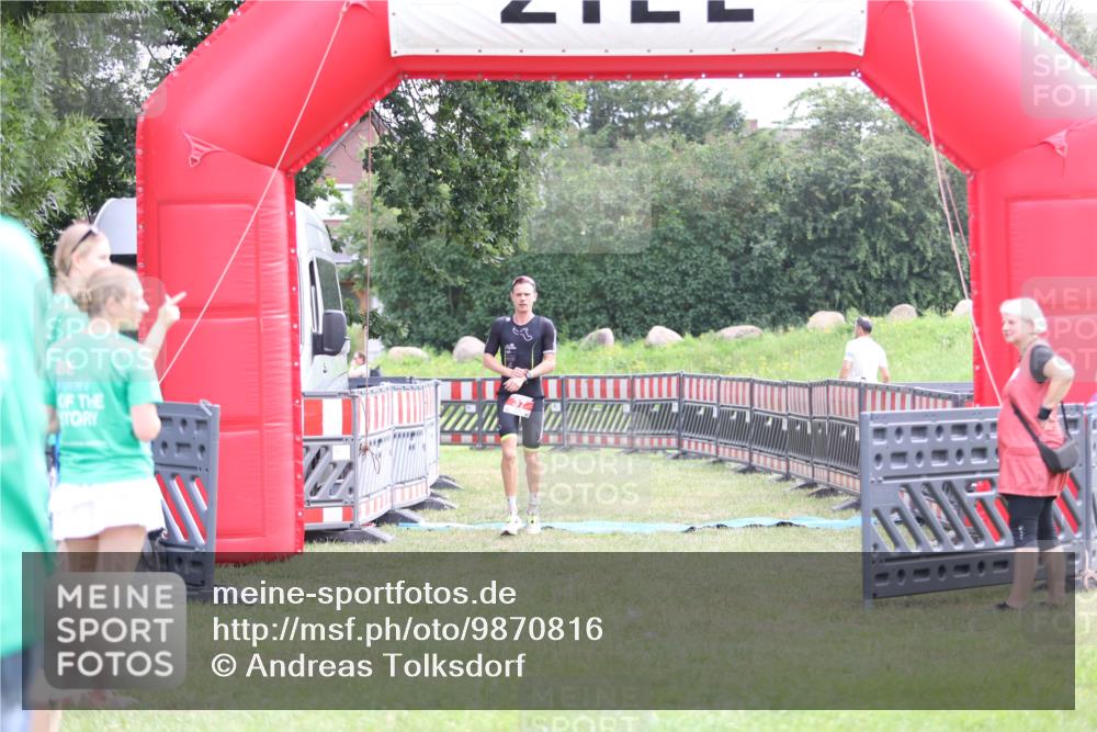 21.06.2026 - 29. Vierlanden-Triathlon Andreas Tolksdorf http://msf.ph/oto/9870816 21.06.2026 10:53:11 Ziel 37, 37 meine-sportfotos.de