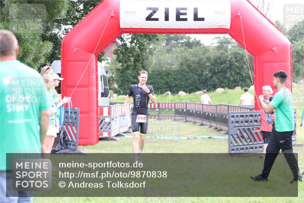 21.06.2026 - 29. Vierlanden-Triathlon Andreas Tolksdorf http://msf.ph/oto/9870838 21.06.2026 10:53:14 Ziel 37, 37 meine-sportfotos.de