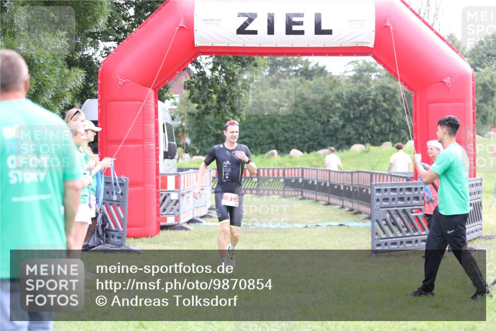 21.06.2026 - 29. Vierlanden-Triathlon Andreas Tolksdorf http://msf.ph/oto/9870854 21.06.2026 10:53:14 Ziel 37, 37 meine-sportfotos.de