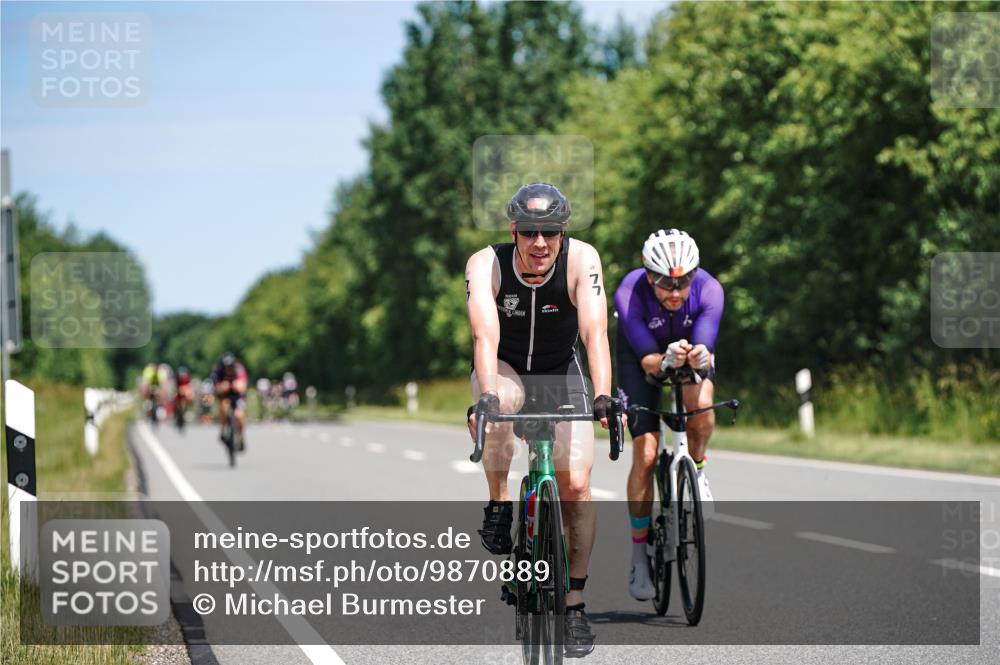 21.06.2026 - Viking Triathlon Michael Burmester http://msf.ph/oto/9870889 21.06.2026 12:37:22 Radfahren 77, 141, 244, 298, 300, 409, 448, 471, 519, 519 meine-sportfotos.de