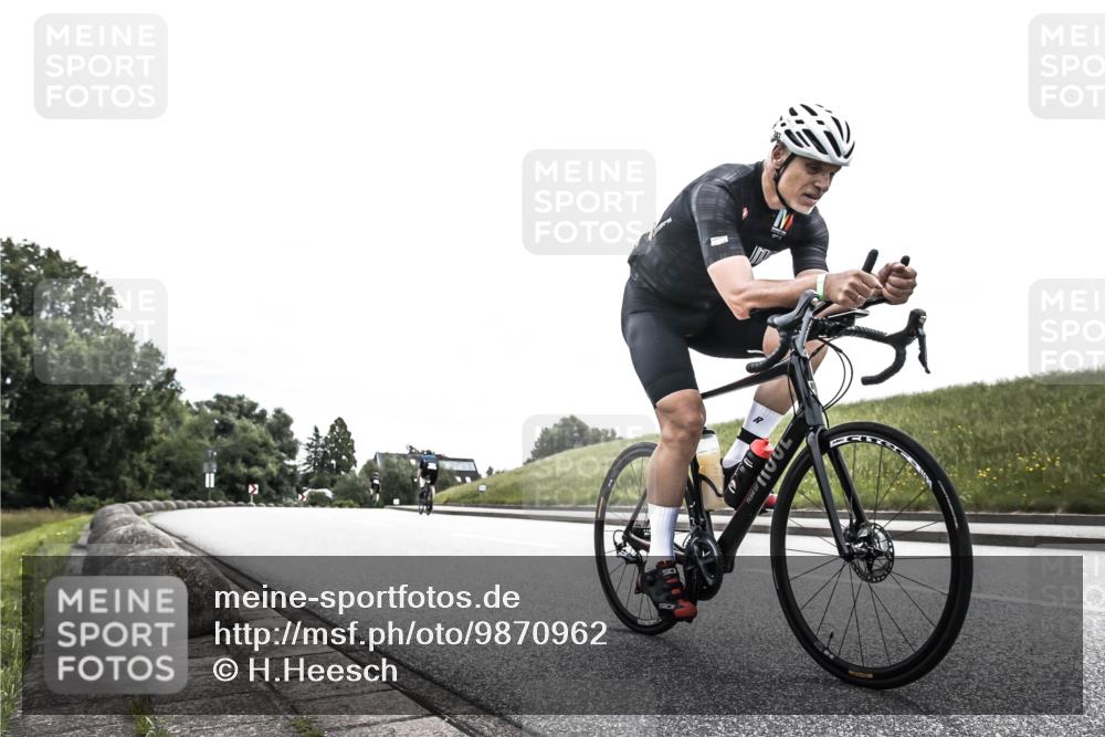21.06.2026 - 29. Vierlanden-Triathlon H.Heesch http://msf.ph/oto/9870962 21.06.2026 10:32:39 Radfahren 93, 217, 287, 299 meine-sportfotos.de