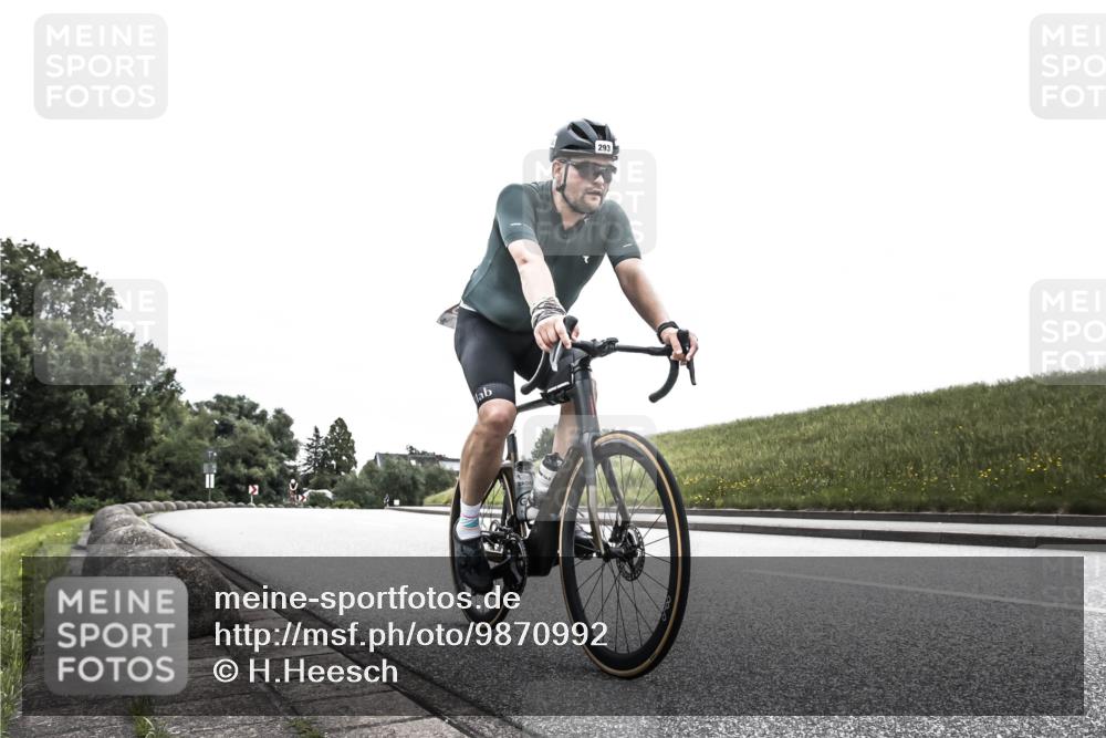 21.06.2026 - 29. Vierlanden-Triathlon H.Heesch http://msf.ph/oto/9870992 21.06.2026 10:33:28 Radfahren 42, 68, 235, 293 meine-sportfotos.de