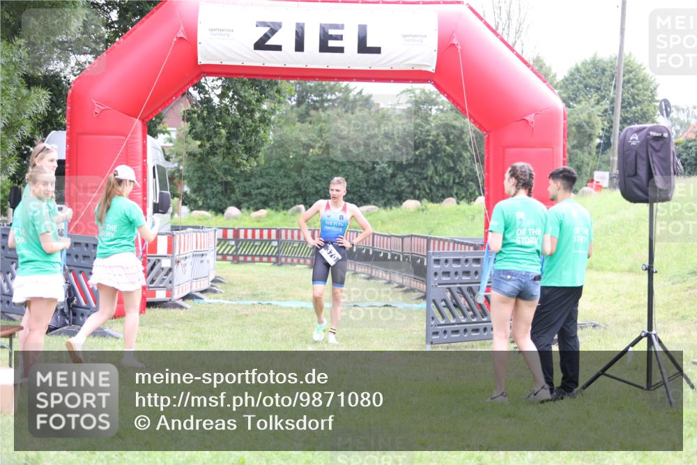 21.06.2026 - 29. Vierlanden-Triathlon Andreas Tolksdorf http://msf.ph/oto/9871080 21.06.2026 10:54:20 Ziel  meine-sportfotos.de