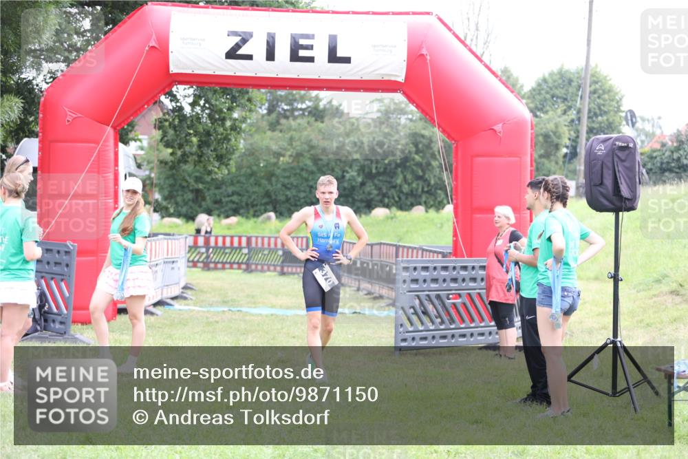 21.06.2026 - 29. Vierlanden-Triathlon Andreas Tolksdorf http://msf.ph/oto/9871150 21.06.2026 10:54:25 Ziel  meine-sportfotos.de