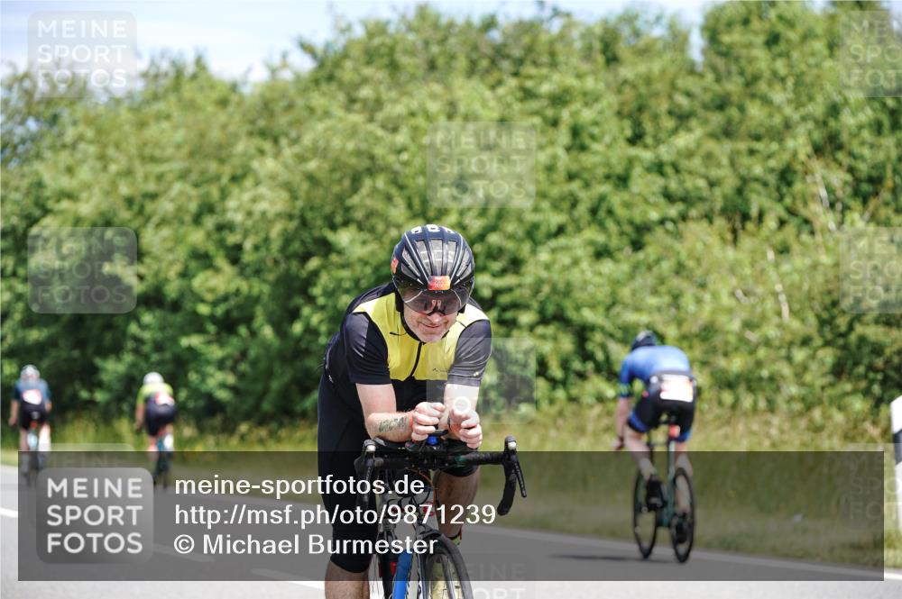21.06.2026 - Viking Triathlon Michael Burmester http://msf.ph/oto/9871239 21.06.2026 12:39:29 Radfahren 76, 76, 80, 233, 328, 483, 502, 516, 609 meine-sportfotos.de