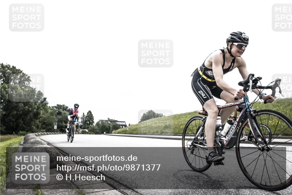 21.06.2026 - 29. Vierlanden-Triathlon H.Heesch http://msf.ph/oto/9871377 21.06.2026 10:36:02 Radfahren 10, 25, 26, 34, 88, 104, 186, 243, 278 meine-sportfotos.de