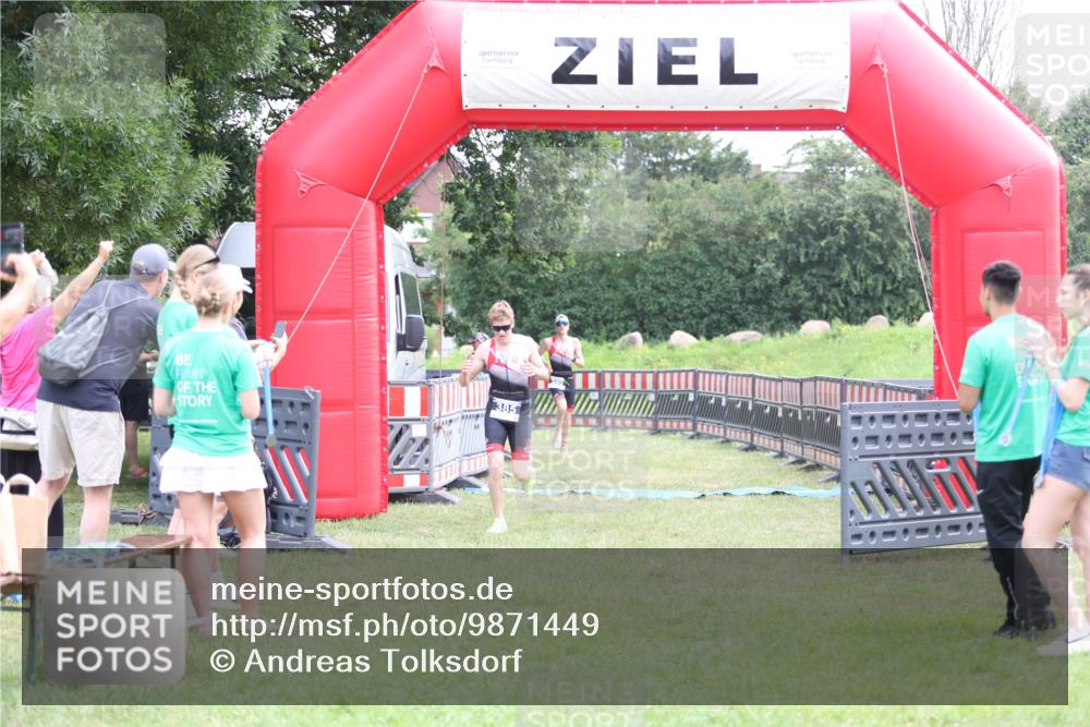 21.06.2026 - 29. Vierlanden-Triathlon Andreas Tolksdorf http://msf.ph/oto/9871449 21.06.2026 10:55:40 Ziel  meine-sportfotos.de