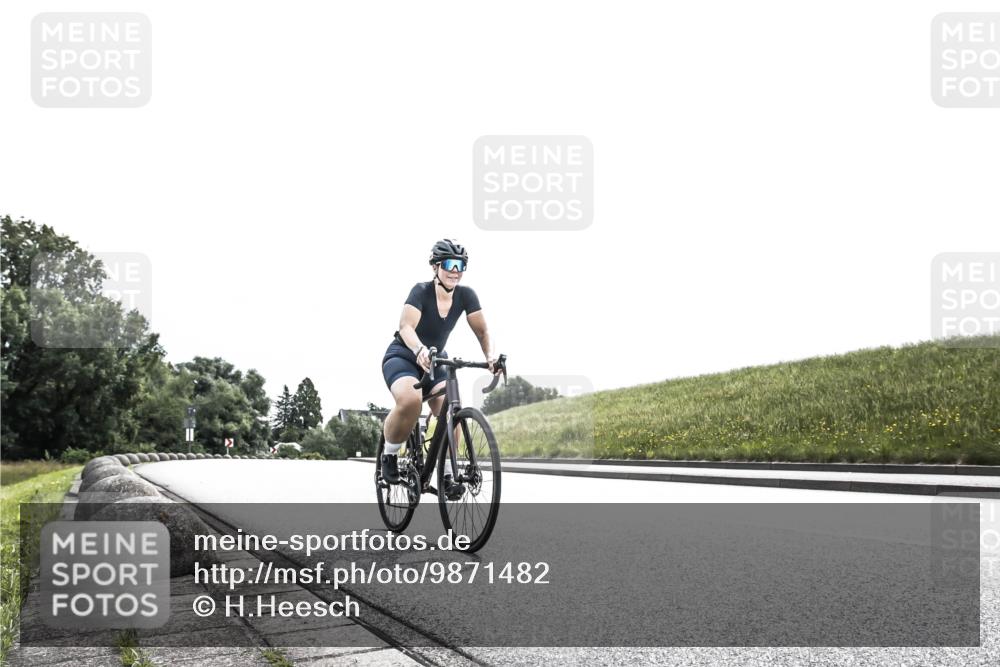 21.06.2026 - 29. Vierlanden-Triathlon H.Heesch http://msf.ph/oto/9871482 21.06.2026 10:36:19 Radfahren 223, 349, 504 meine-sportfotos.de