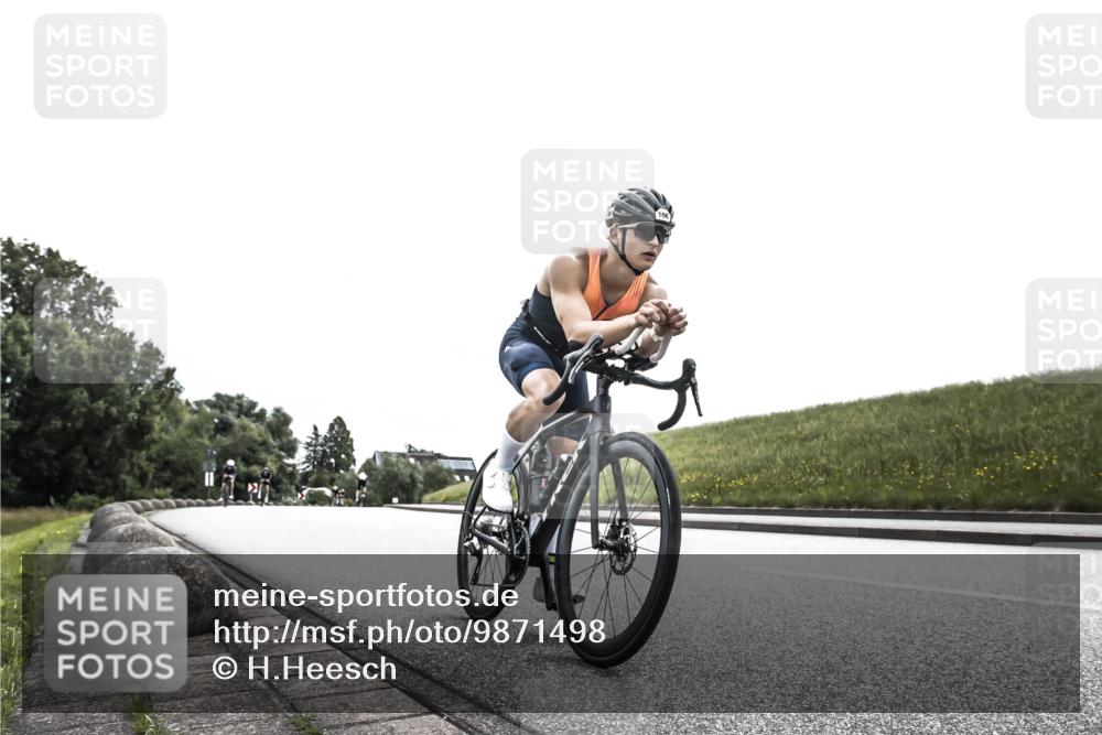 21.06.2026 - 29. Vierlanden-Triathlon H.Heesch http://msf.ph/oto/9871498 21.06.2026 10:36:42 Radfahren 51, 78, 99, 106, 177, 298 meine-sportfotos.de