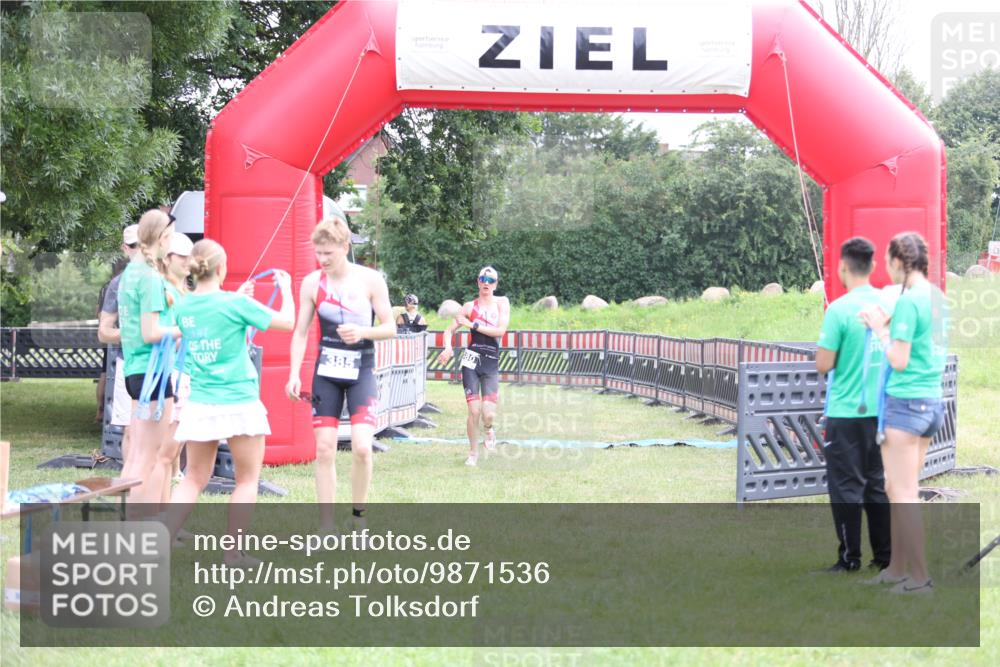 21.06.2026 - 29. Vierlanden-Triathlon Andreas Tolksdorf http://msf.ph/oto/9871536 21.06.2026 10:55:43 Ziel 339, 339 meine-sportfotos.de