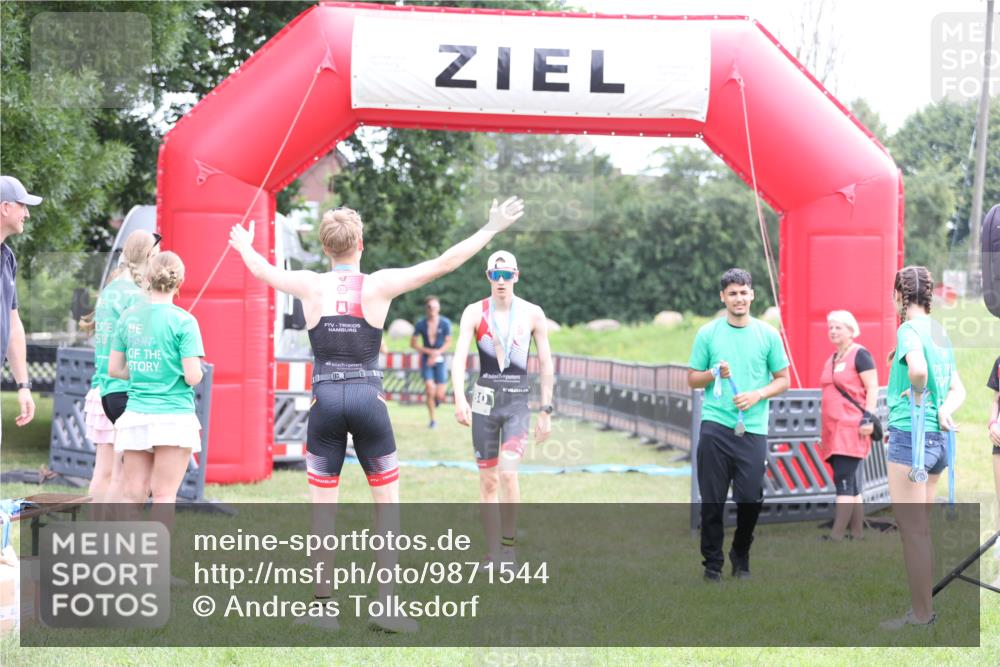 21.06.2026 - 29. Vierlanden-Triathlon Andreas Tolksdorf http://msf.ph/oto/9871544 21.06.2026 10:55:51 Ziel 339, 339 meine-sportfotos.de