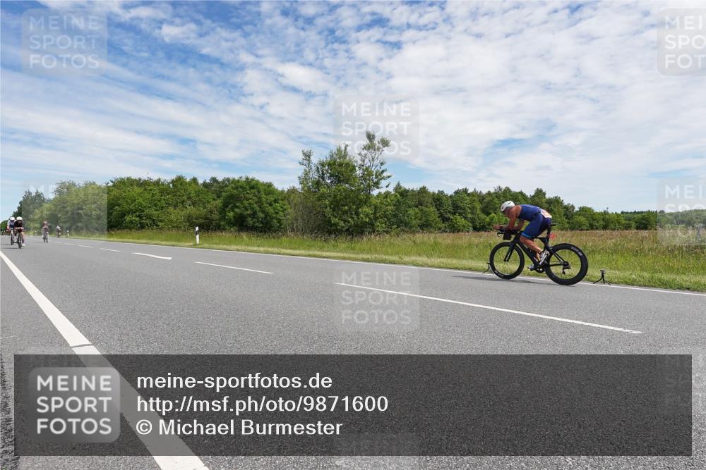 21.06.2026 - Viking Triathlon Michael Burmester http://msf.ph/oto/9871600 21.06.2026 12:21:01 Radfahren 13, 339, 375, 395, 398, 400, 628, 643 meine-sportfotos.de