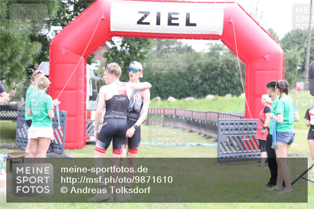 21.06.2026 - 29. Vierlanden-Triathlon Andreas Tolksdorf http://msf.ph/oto/9871610 21.06.2026 10:55:56 Ziel 210, 339, 210, 339 meine-sportfotos.de
