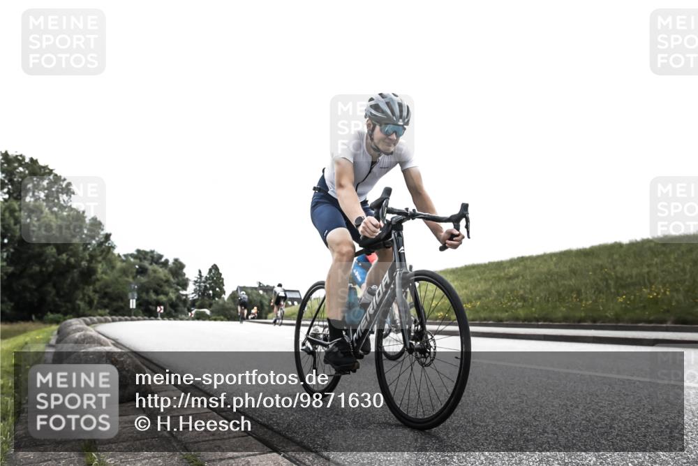 21.06.2026 - 29. Vierlanden-Triathlon H.Heesch http://msf.ph/oto/9871630 21.06.2026 10:37:51 Radfahren 20, 35, 67, 233 meine-sportfotos.de