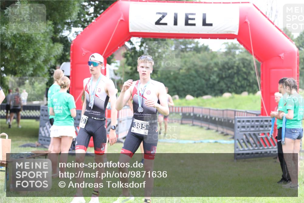 21.06.2026 - 29. Vierlanden-Triathlon Andreas Tolksdorf http://msf.ph/oto/9871636 21.06.2026 10:55:58 Ziel 210, 339, 210, 339 meine-sportfotos.de
