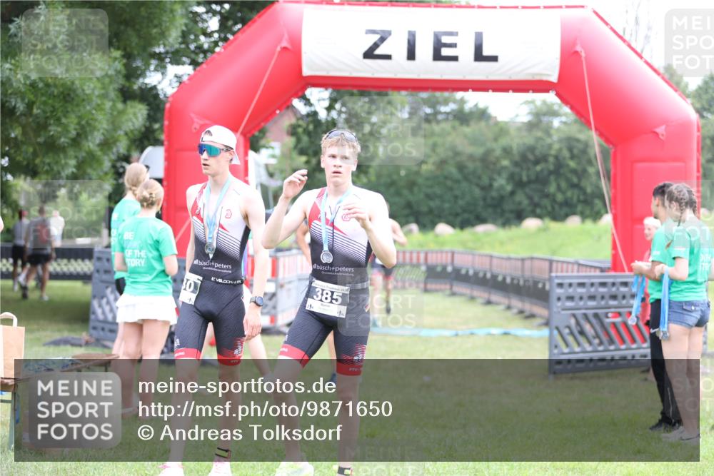 21.06.2026 - 29. Vierlanden-Triathlon Andreas Tolksdorf http://msf.ph/oto/9871650 21.06.2026 10:55:58 Ziel 210, 339, 210, 339 meine-sportfotos.de