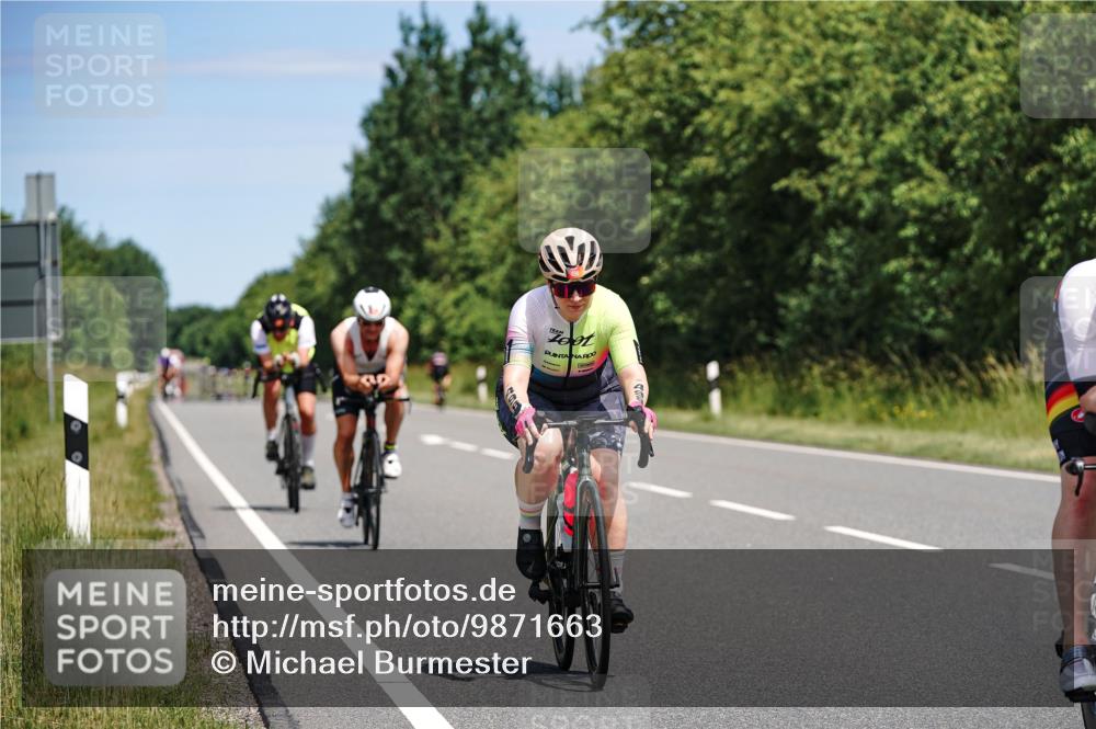 21.06.2026 - Viking Triathlon Michael Burmester http://msf.ph/oto/9871663 21.06.2026 12:41:07 Radfahren 40, 43, 82, 117, 147, 192, 332, 391, 404, 425, 469, 491, 491, 498, 566, 604, 656 meine-sportfotos.de