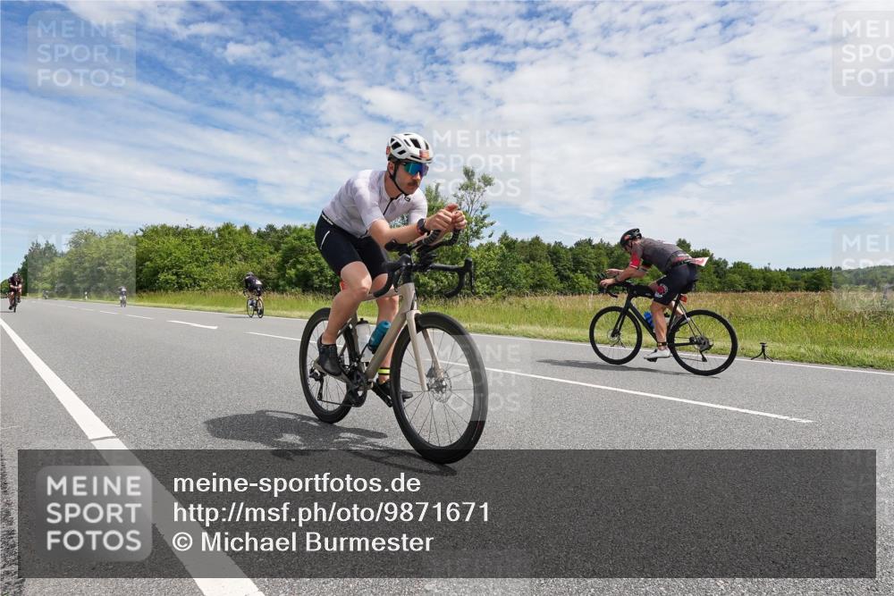 21.06.2026 - Viking Triathlon Michael Burmester http://msf.ph/oto/9871671 21.06.2026 12:21:44 Radfahren 100, 100, 102, 202, 214, 234, 249, 321, 399, 465, 469, 475, 505, 508, 533, 624, 632, 650 meine-sportfotos.de
