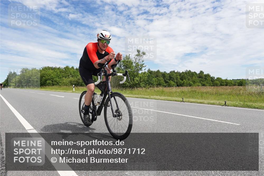 21.06.2026 - Viking Triathlon Michael Burmester http://msf.ph/oto/9871712 21.06.2026 12:21:59 Radfahren 41, 53, 83, 86, 100, 202, 205, 219, 238, 239, 243, 321, 324, 341, 429, 456, 467, 469, 533, 624, 632, 645, 668, 670 meine-sportfotos.de