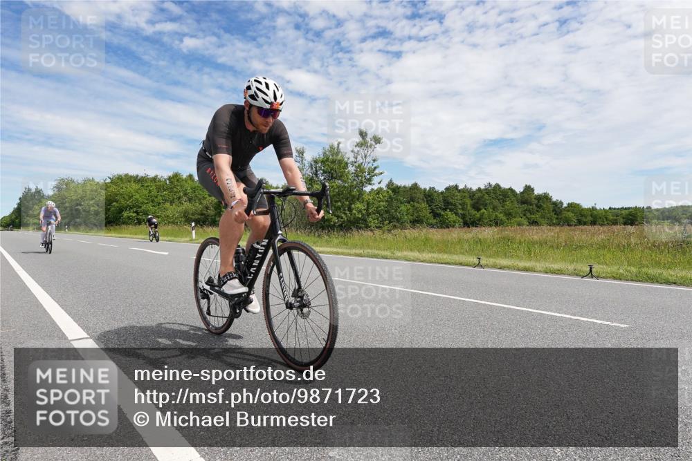 21.06.2026 - Viking Triathlon Michael Burmester http://msf.ph/oto/9871723 21.06.2026 12:22:04 Radfahren 41, 53, 83, 86, 202, 205, 219, 238, 239, 243, 321, 324, 341, 429, 456, 467, 469, 645, 668, 670 meine-sportfotos.de