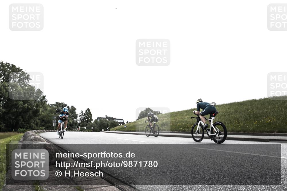 21.06.2026 - 29. Vierlanden-Triathlon H.Heesch http://msf.ph/oto/9871780 21.06.2026 10:39:59 Radfahren 300 meine-sportfotos.de