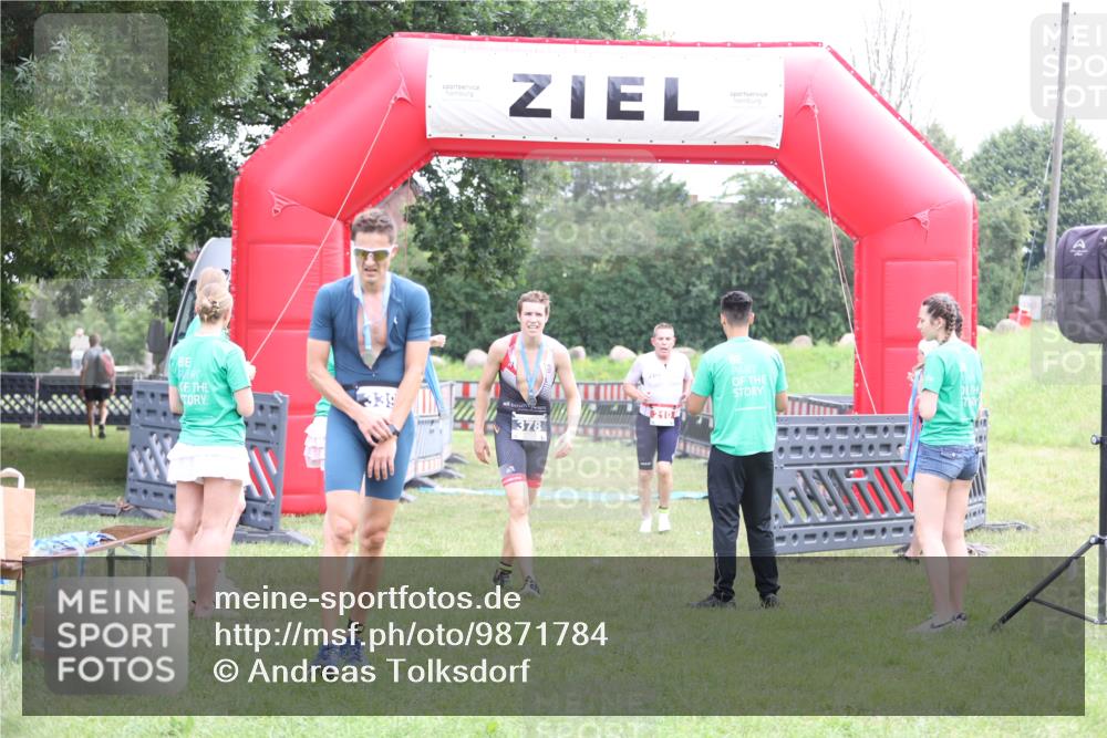 21.06.2026 - 29. Vierlanden-Triathlon Andreas Tolksdorf http://msf.ph/oto/9871784 21.06.2026 10:56:05 Ziel 210, 210 meine-sportfotos.de