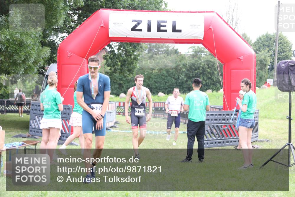 21.06.2026 - 29. Vierlanden-Triathlon Andreas Tolksdorf http://msf.ph/oto/9871821 21.06.2026 10:56:05 Ziel 210, 210 meine-sportfotos.de