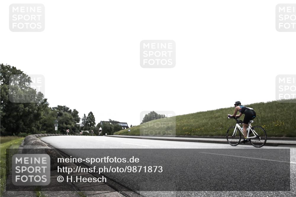 21.06.2026 - 29. Vierlanden-Triathlon H.Heesch http://msf.ph/oto/9871873 21.06.2026 10:42:19 Radfahren 410 meine-sportfotos.de