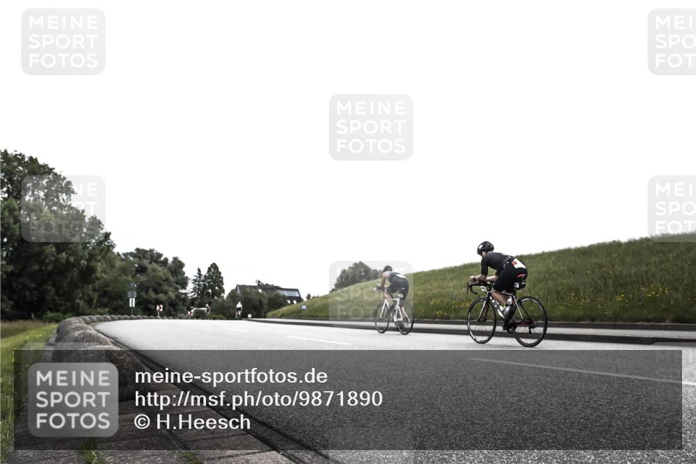 21.06.2026 - 29. Vierlanden-Triathlon H.Heesch http://msf.ph/oto/9871890 21.06.2026 10:42:20 Radfahren 410, 449 meine-sportfotos.de