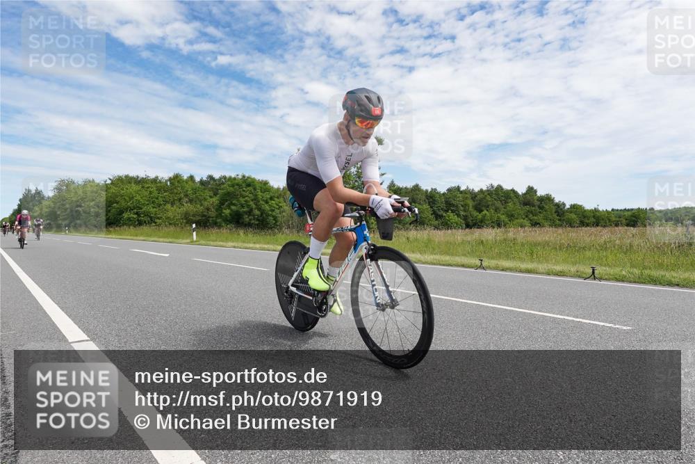 21.06.2026 - Viking Triathlon Michael Burmester http://msf.ph/oto/9871919 21.06.2026 12:23:45 Radfahren 8, 16, 46, 62, 65, 73, 98, 103, 119, 126, 136, 165, 177, 222, 223, 256, 256, 280, 388, 457, 527, 530, 546, 563, 569, 605, 615, 634, 654 meine-sportfotos.de