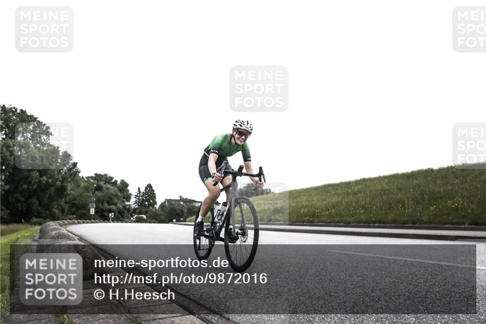 21.06.2026 - 29. Vierlanden-Triathlon H.Heesch http://msf.ph/oto/9872016 21.06.2026 10:43:17 Radfahren 19, 54, 167, 259, 260, 392, 443, 447, 448, 467 meine-sportfotos.de