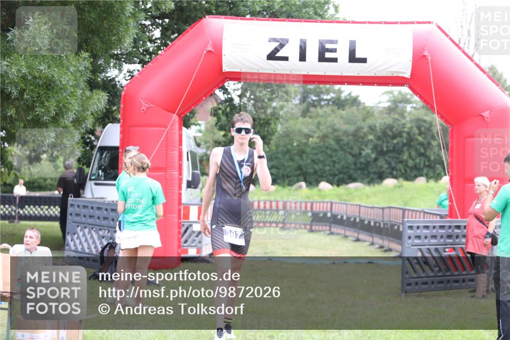 21.06.2026 - 29. Vierlanden-Triathlon Andreas Tolksdorf http://msf.ph/oto/9872026 21.06.2026 10:57:28 Ziel  meine-sportfotos.de