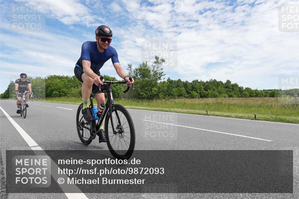 21.06.2026 - Viking Triathlon Michael Burmester http://msf.ph/oto/9872093 21.06.2026 12:24:51 Radfahren 54, 176, 206, 208, 306, 313, 350, 352, 362, 608, 660 meine-sportfotos.de