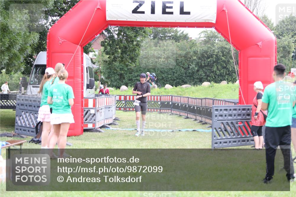 21.06.2026 - 29. Vierlanden-Triathlon Andreas Tolksdorf http://msf.ph/oto/9872099 21.06.2026 10:58:58 Ziel 326, 326 meine-sportfotos.de
