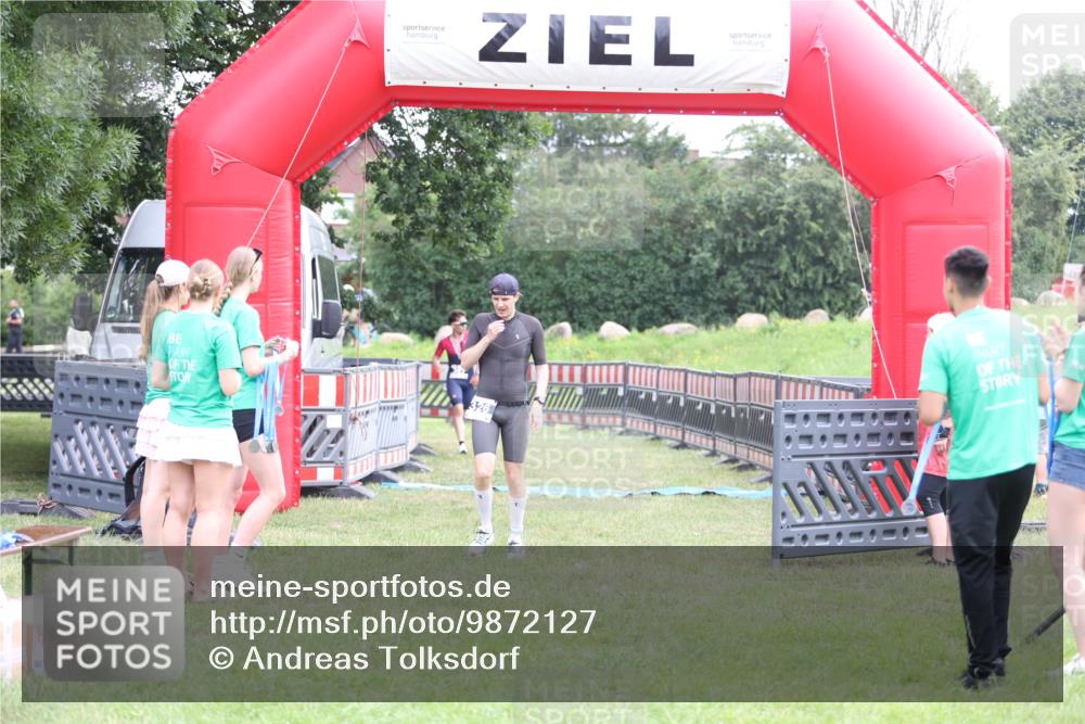 21.06.2026 - 29. Vierlanden-Triathlon Andreas Tolksdorf http://msf.ph/oto/9872127 21.06.2026 10:58:59 Ziel 326, 326 meine-sportfotos.de