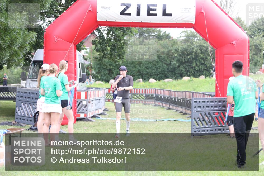21.06.2026 - 29. Vierlanden-Triathlon Andreas Tolksdorf http://msf.ph/oto/9872152 21.06.2026 10:58:59 Ziel 326, 326 meine-sportfotos.de